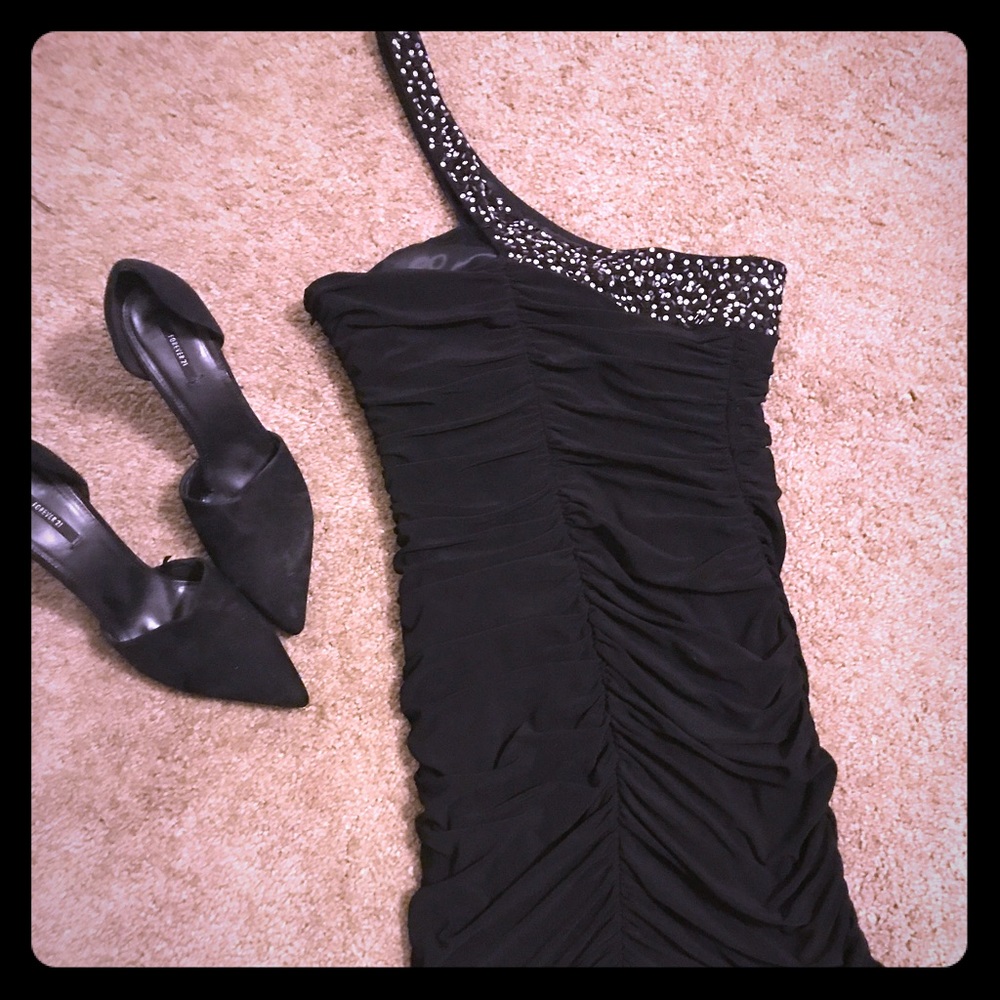 One-shoulder cocktail dress